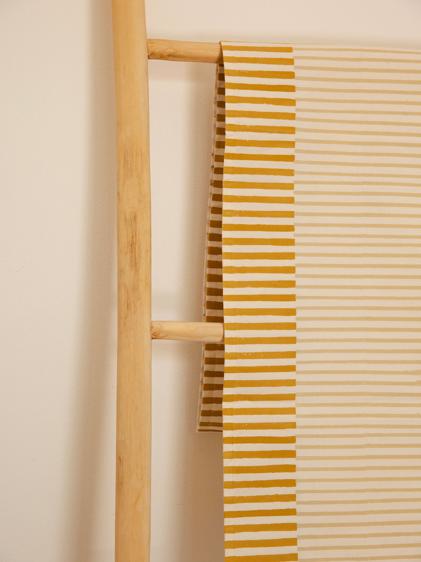 RAYURES table runner