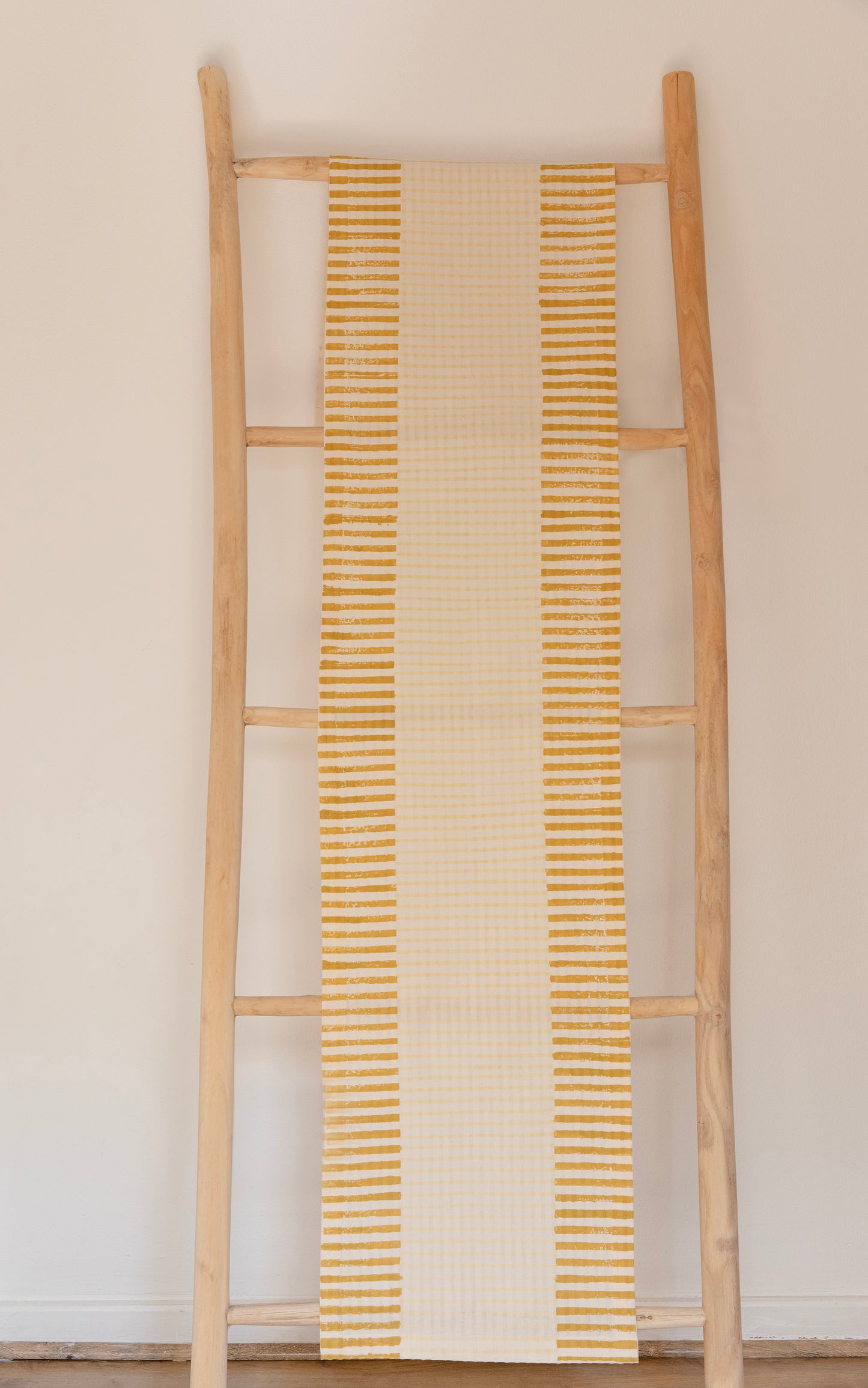 RAYURES table runner